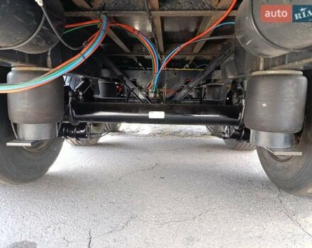 Красный Шмитц Каргобулл SSD, объемом двигателя 6 л и пробегом 250 тыс. км за 8593 $, фото 3 на Automoto.ua