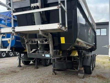 Черный Шмитз СКИ, объемом двигателя 0 л и пробегом 100 тыс. км за 13600 $, фото 1 на Automoto.ua