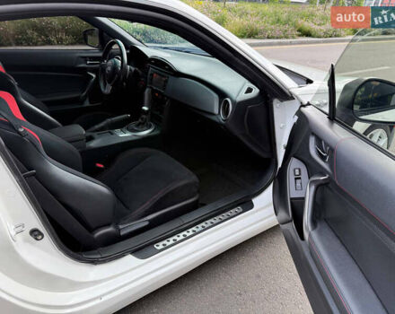 Белый Сцион FR-S, объемом двигателя 2 л и пробегом 112 тыс. км за 13500 $, фото 3 на Automoto.ua