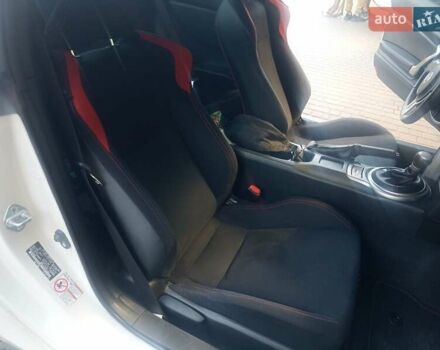 Белый Сцион FR-S, объемом двигателя 2 л и пробегом 69 тыс. км за 14900 $, фото 10 на Automoto.ua