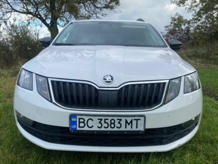 Белый Шкода Другая, объемом двигателя 1.6 л и пробегом 198 тыс. км за 11500 $, фото 1 на Automoto.ua