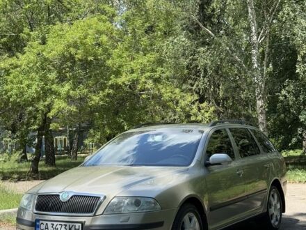 Шкода Другая 2005 в Славянске на Automoto.ua Желтый Шкода Другая, объемом двигателя 2 л и пробегом 350 тыс. км за 3700 $, фото 1 на Automoto.ua