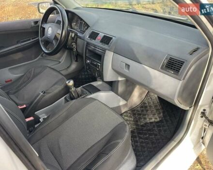 Белый Шкода Фабия, объемом двигателя 1.39 л и пробегом 300 тыс. км за 2700 $, фото 13 на Automoto.ua