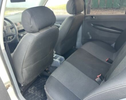 Белый Шкода Фабия, объемом двигателя 1.4 л и пробегом 300 тыс. км за 2700 $, фото 2 на Automoto.ua