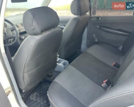 Белый Шкода Фабия, объемом двигателя 1.39 л и пробегом 300 тыс. км за 2700 $, фото 14 на Automoto.ua