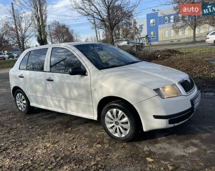 Белый Шкода Фабия, объемом двигателя 1.39 л и пробегом 300 тыс. км за 2700 $, фото 1 на Automoto.ua