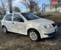 Белый Шкода Фабия, объемом двигателя 1.39 л и пробегом 300 тыс. км за 2700 $, фото 1 на Automoto.ua