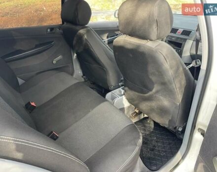 Белый Шкода Фабия, объемом двигателя 1.39 л и пробегом 300 тыс. км за 2700 $, фото 12 на Automoto.ua