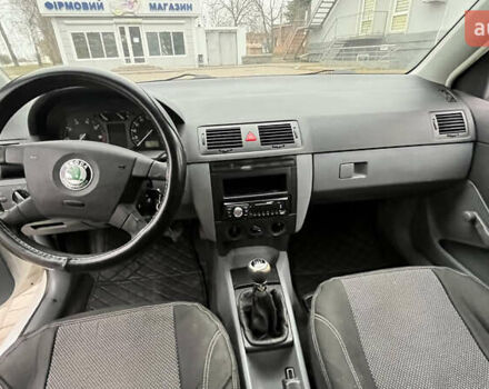 Белый Шкода Фабия, объемом двигателя 1.39 л и пробегом 470 тыс. км за 2500 $, фото 6 на Automoto.ua