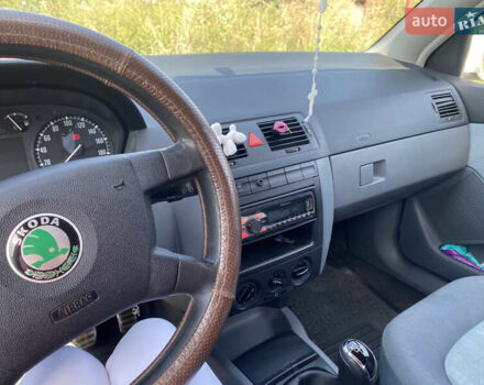 Білий Шкода Фабія, об'ємом двигуна 1.6 л та пробігом 165 тис. км за 3100 $, фото 5 на Automoto.ua