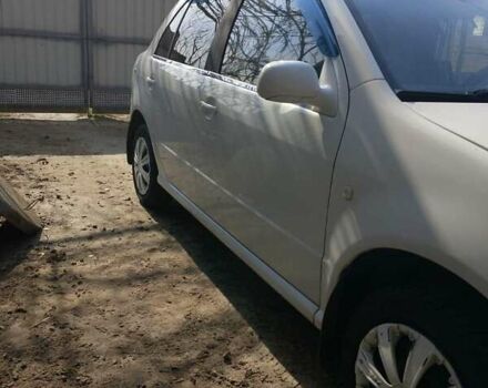 Белый Шкода Фабия, объемом двигателя 1.4 л и пробегом 237 тыс. км за 3000 $, фото 7 на Automoto.ua