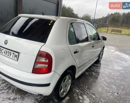Белый Шкода Фабия, объемом двигателя 1.4 л и пробегом 325 тыс. км за 2700 $, фото 3 на Automoto.ua