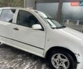 Белый Шкода Фабия, объемом двигателя 1.4 л и пробегом 325 тыс. км за 2700 $, фото 4 на Automoto.ua