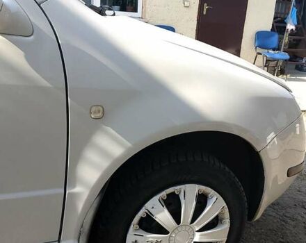 Белый Шкода Фабия, объемом двигателя 1.4 л и пробегом 237 тыс. км за 3000 $, фото 11 на Automoto.ua