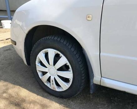 Белый Шкода Фабия, объемом двигателя 1.4 л и пробегом 237 тыс. км за 3000 $, фото 3 на Automoto.ua