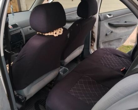 Белый Шкода Фабия, объемом двигателя 1.4 л и пробегом 314 тыс. км за 3000 $, фото 4 на Automoto.ua