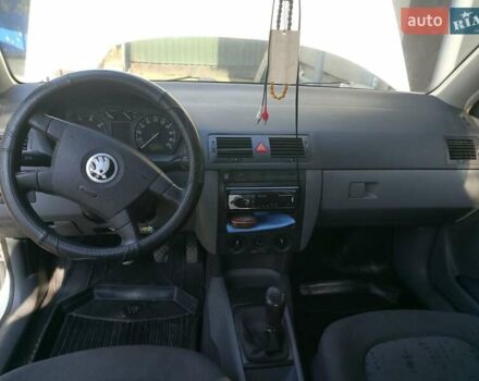 Белый Шкода Фабия, объемом двигателя 1.4 л и пробегом 237 тыс. км за 3000 $, фото 12 на Automoto.ua