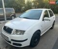 Белый Шкода Фабия, объемом двигателя 1.4 л и пробегом 300 тыс. км за 1850 $, фото 1 на Automoto.ua