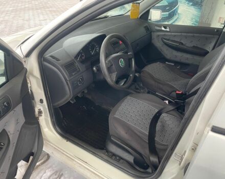 Білий Шкода Фабія, об'ємом двигуна 1.4 л та пробігом 325 тис. км за 2700 $, фото 4 на Automoto.ua