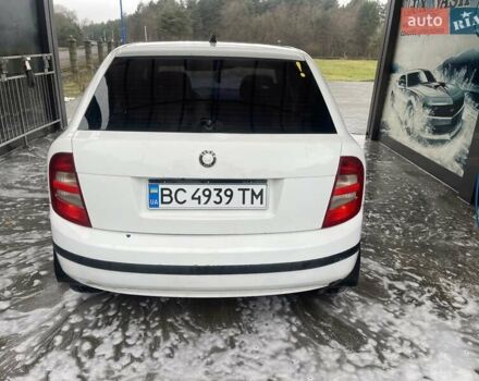 Белый Шкода Фабия, объемом двигателя 1.4 л и пробегом 325 тыс. км за 2700 $, фото 2 на Automoto.ua