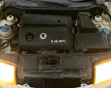 Белый Шкода Фабия, объемом двигателя 1 л и пробегом 400 тыс. км за 1150 $, фото 7 на Automoto.ua