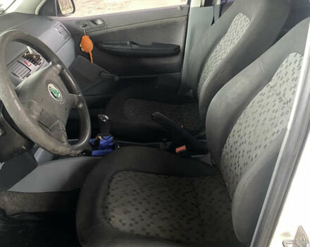 Білий Шкода Фабія, об'ємом двигуна 1.2 л та пробігом 270 тис. км за 2250 $, фото 18 на Automoto.ua