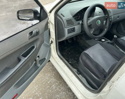 Белый Шкода Фабия, объемом двигателя 1.2 л и пробегом 167 тыс. км за 2500 $, фото 9 на Automoto.ua