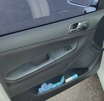 Білий Шкода Фабія, об'ємом двигуна 1.2 л та пробігом 310 тис. км за 3400 $, фото 18 на Automoto.ua