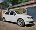 Белый Шкода Фабия, объемом двигателя 1.2 л и пробегом 264 тыс. км за 4200 $, фото 1 на Automoto.ua