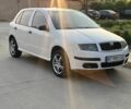 Белый Шкода Фабия, объемом двигателя 1.2 л и пробегом 340 тыс. км за 3000 $, фото 1 на Automoto.ua