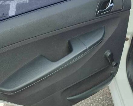 Білий Шкода Фабія, об'ємом двигуна 1.2 л та пробігом 310 тис. км за 3400 $, фото 16 на Automoto.ua