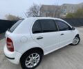 Шкода Фабия 2005 в Пятихатках на Automoto.ua Белый Шкода Фабия, объемом двигателя 1.2 л и пробегом 220 тыс. км за 2500 $, фото 3 на Automoto.ua