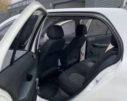 Шкода Фабия 2005 в Пятихатках на Automoto.ua Белый Шкода Фабия, объемом двигателя 1.2 л и пробегом 220 тыс. км за 2500 $, фото 6 на Automoto.ua