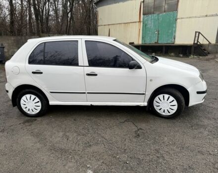 Белый Шкода Фабия, объемом двигателя 1.2 л и пробегом 685 тыс. км за 2375 $, фото 3 на Automoto.ua