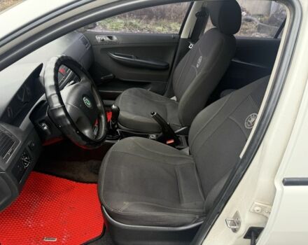 Белый Шкода Фабия, объемом двигателя 1.2 л и пробегом 685 тыс. км за 2375 $, фото 10 на Automoto.ua