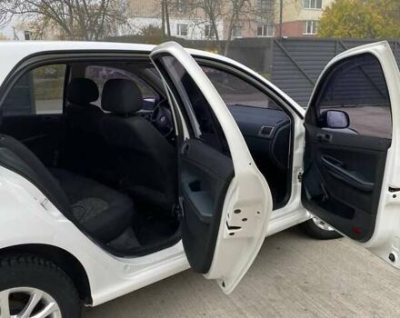 Шкода Фабия 2005 в Пятихатках на Automoto.ua Белый Шкода Фабия, объемом двигателя 1.2 л и пробегом 220 тыс. км за 2500 $, фото 9 на Automoto.ua