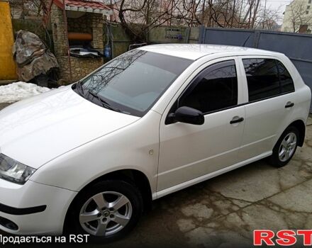 Белый Шкода Фабия, объемом двигателя 1.2 л и пробегом 281 тыс. км за 3300 $, фото 4 на Automoto.ua