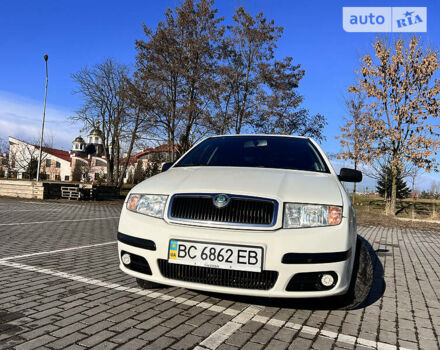 Белый Шкода Фабия, объемом двигателя 1.2 л и пробегом 132 тыс. км за 3500 $, фото 7 на Automoto.ua
