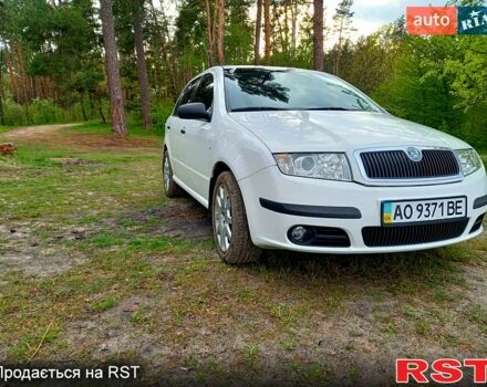 Белый Шкода Фабия, объемом двигателя 1.2 л и пробегом 375 тыс. км за 5700 $, фото 1 на Automoto.ua