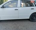 Белый Шкода Фабия, объемом двигателя 1.2 л и пробегом 159 тыс. км за 3200 $, фото 2 на Automoto.ua
