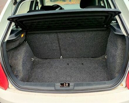 Белый Шкода Фабия, объемом двигателя 1.4 л и пробегом 222 тыс. км за 3300 $, фото 2 на Automoto.ua