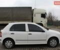 Белый Шкода Фабия, объемом двигателя 1.2 л и пробегом 219 тыс. км за 3600 $, фото 1 на Automoto.ua