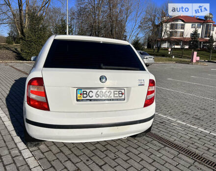 Белый Шкода Фабия, объемом двигателя 1.2 л и пробегом 132 тыс. км за 3500 $, фото 5 на Automoto.ua