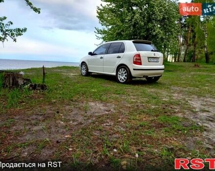 Белый Шкода Фабия, объемом двигателя 1.2 л и пробегом 375 тыс. км за 5700 $, фото 2 на Automoto.ua