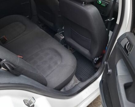 Білий Шкода Фабія, об'ємом двигуна 1.2 л та пробігом 230 тис. км за 3600 $, фото 4 на Automoto.ua