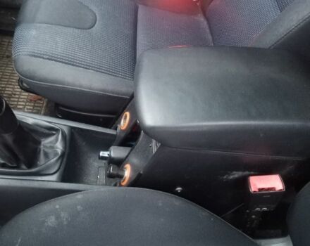 Белый Шкода Фабия, объемом двигателя 1.4 л и пробегом 314 тыс. км за 2850 $, фото 8 на Automoto.ua