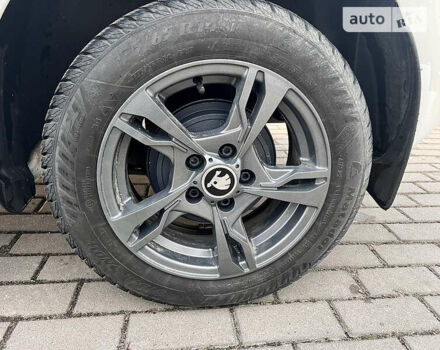 Белый Шкода Фабия, объемом двигателя 1.2 л и пробегом 132 тыс. км за 3500 $, фото 3 на Automoto.ua