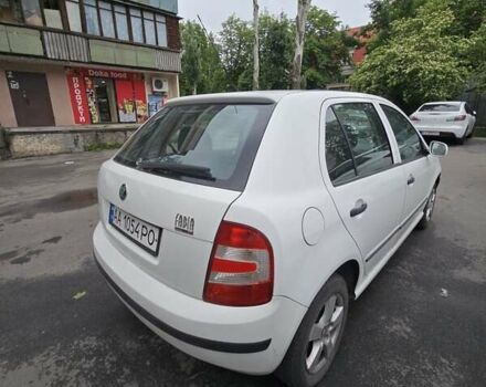 Белый Шкода Фабия, объемом двигателя 1.2 л и пробегом 207 тыс. км за 3950 $, фото 3 на Automoto.ua