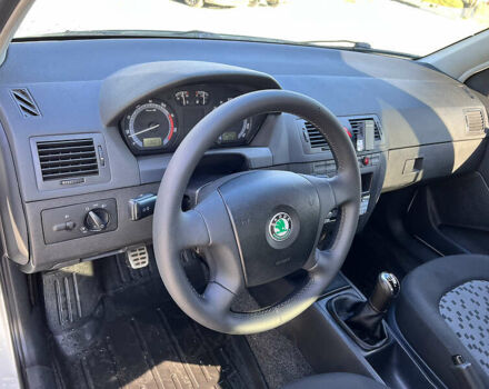 Белый Шкода Фабия, объемом двигателя 1.2 л и пробегом 132 тыс. км за 3500 $, фото 4 на Automoto.ua