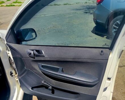 Білий Шкода Фабія, об'ємом двигуна 1.2 л та пробігом 300 тис. км за 3000 $, фото 5 на Automoto.ua